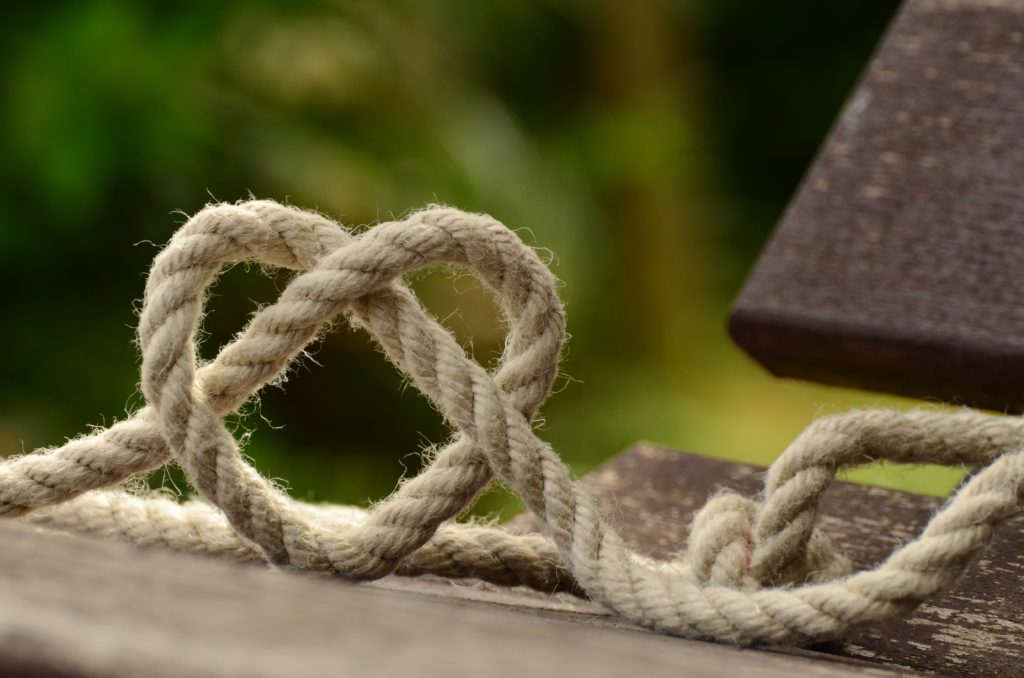https://pixabay.com/photos/rope-knitting-heart-love-together-1469244/